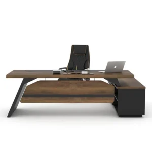 Eğimli ayak tasarımı ve dikiş detaylı yüksek sırt koltuk ile tamamlanmış modern ahşap yönetici masası.