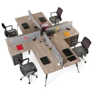 Enine hizalanmış, entegre panelli ve sade metal ayaklı kompakt masa sistemi