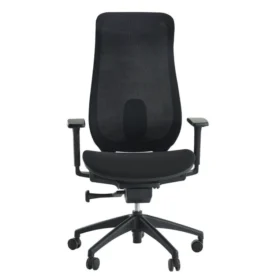 Aero yönetici koltuğu ön görünüş; nefes alan file sırt, entegre bel desteği, kalın oturma minderi ve yükseklik ayarlı kolçaklar.