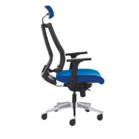 Mavi oturumlu, file sırtlı, başlıklı ergonomik Svago yönetici koltuğu.