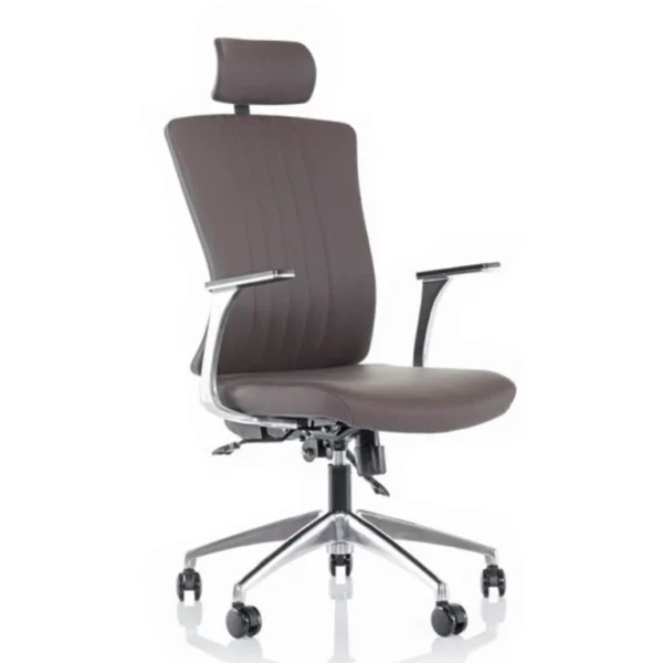 Koyu taupe deri döşemeli, ayarlanabilir başlıklı, ince metal kolçaklı ve alüminyum yıldız ayaklı Taras yönetici koltuğu – şık ergonomik ofis koltuğu.