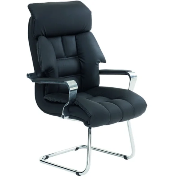 Akus misafir koltuğu – yüksek sırt, dolgulu minderler, parlak detaylı kol tasarımı.