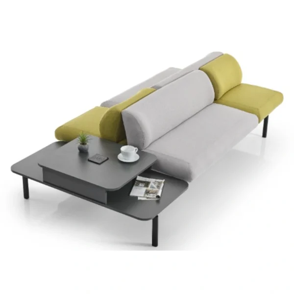 Üst açı Modulo PLN-398, gri ve yeşil minderli üçlü oturma ile geniş yüzeyli entegre sehpa kombinasyonu